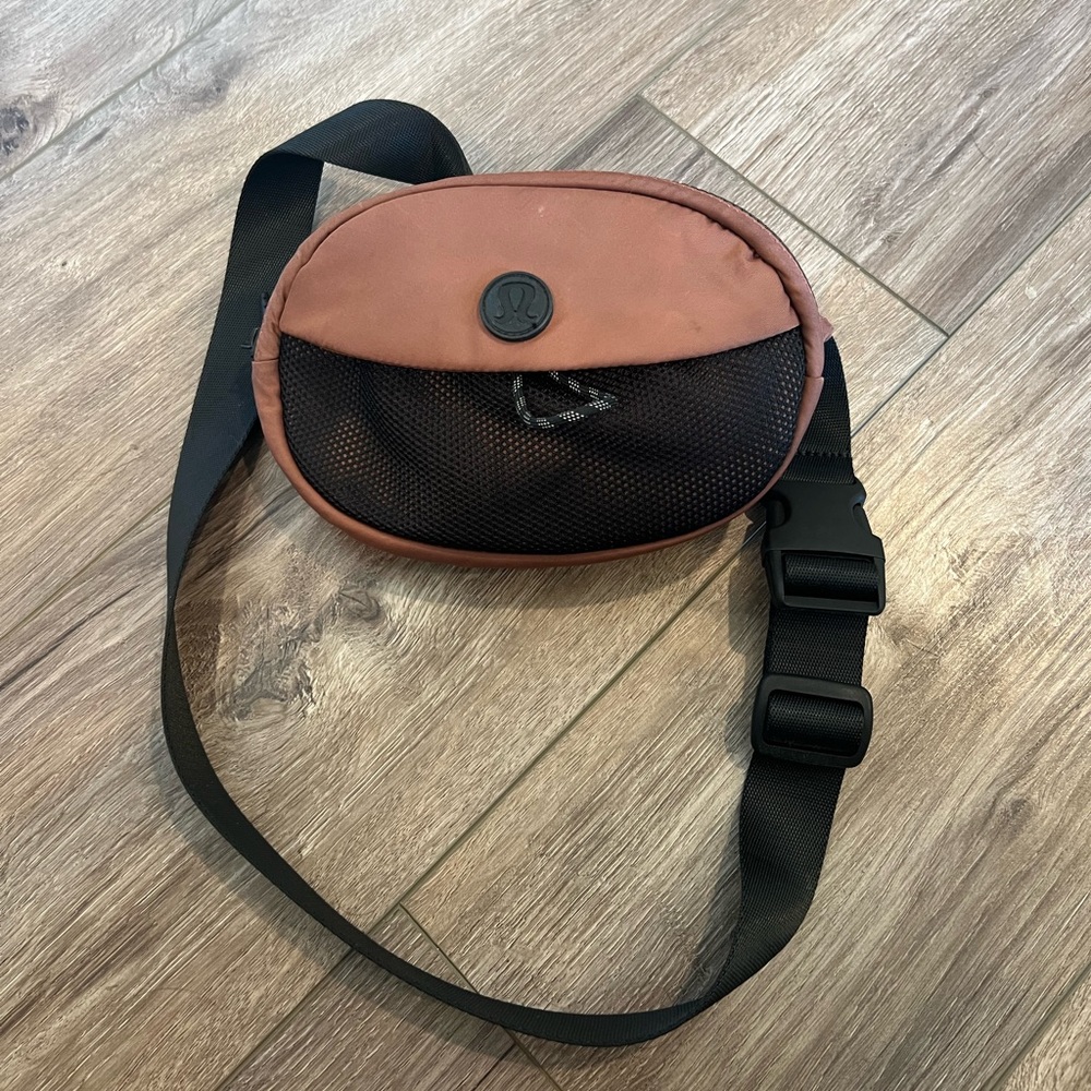 lululemon belt bag